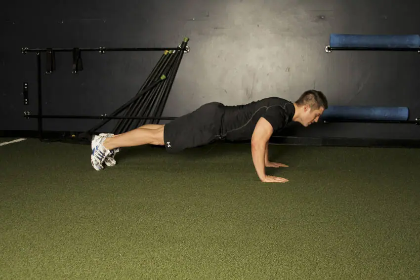 Plyo Push-up — posisi akhir