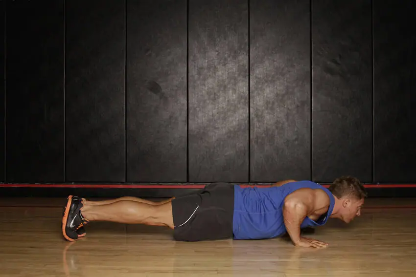 Push Up to Side Plank — posisi akhir
