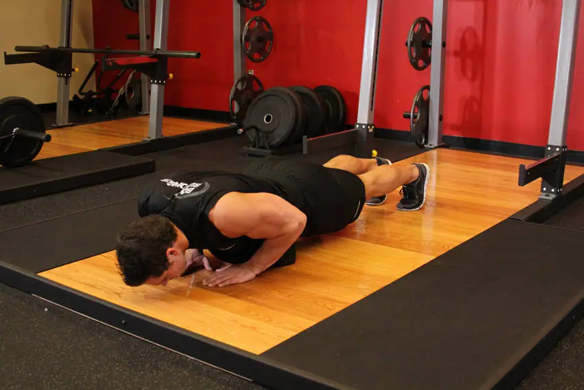 Push-Ups - Close Triceps Position — posisi akhir