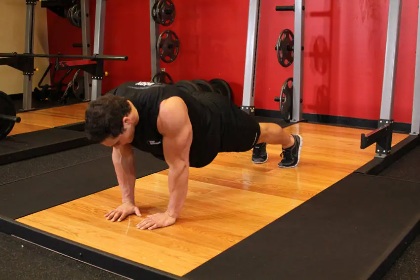 Pushups (Close and Wide Hand Positions) — posisi akhir