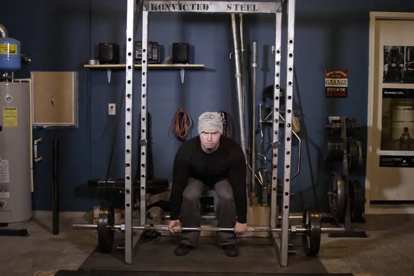 Reverse Band Deadlift — posisi awal