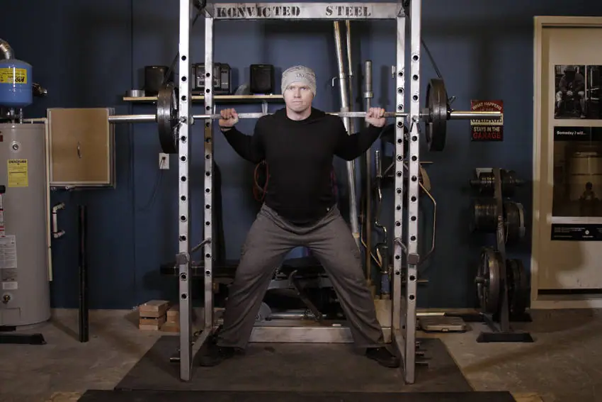 Reverse Band Power Squat — posisi awal