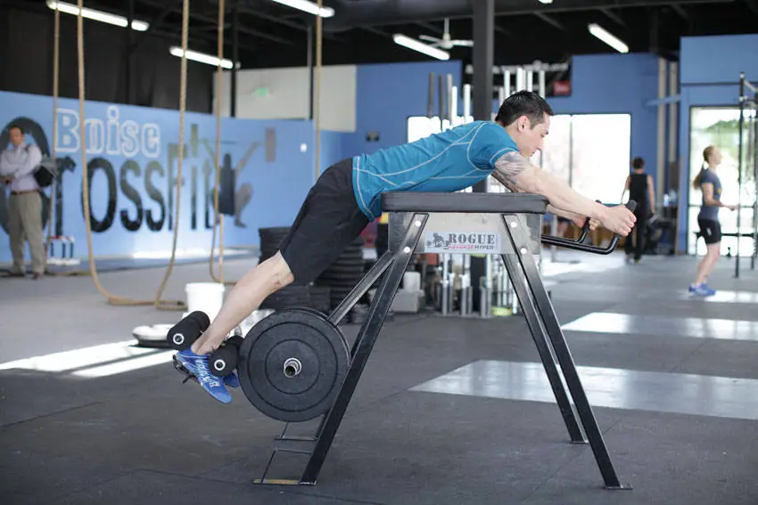 Reverse Hyperextension — posisi akhir