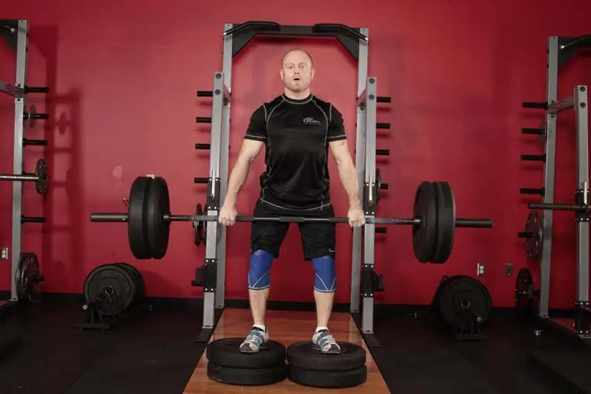 Romanian Deadlift from Deficit — posisi awal
