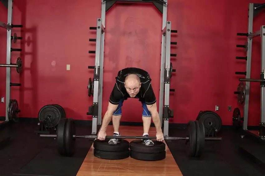 Romanian Deadlift from Deficit — posisi akhir