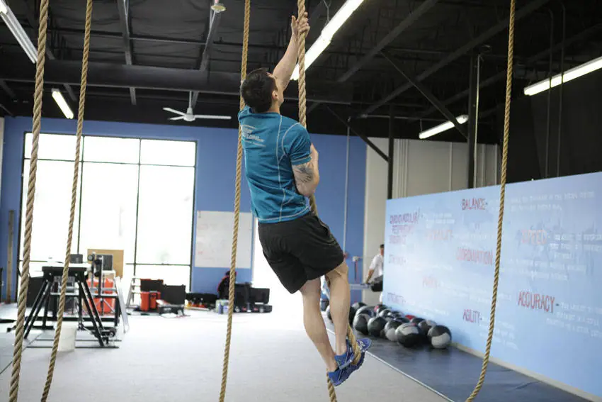 Rope Climb — posisi akhir