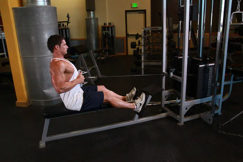 Seated Cable Rows — posisi akhir