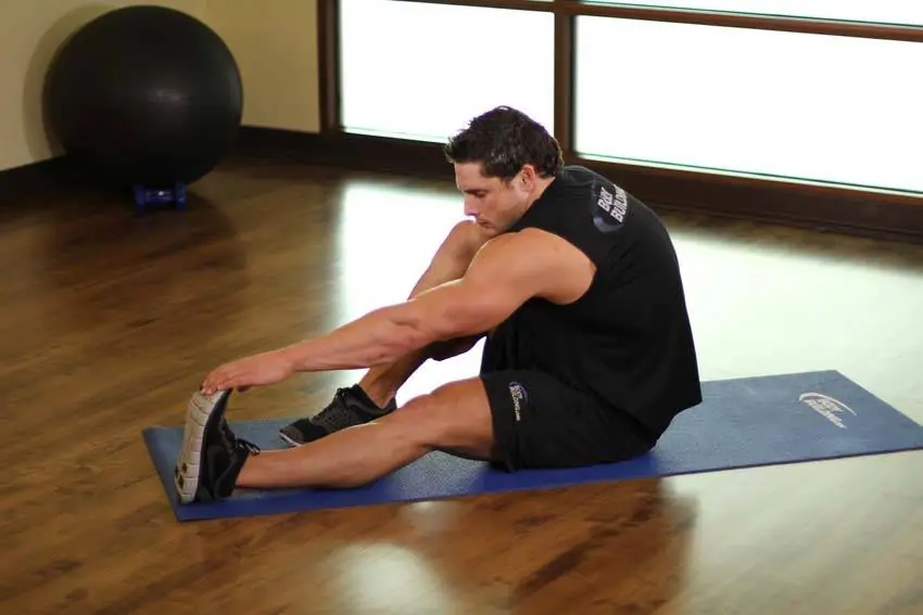 Seated Calf Stretch — posisi akhir