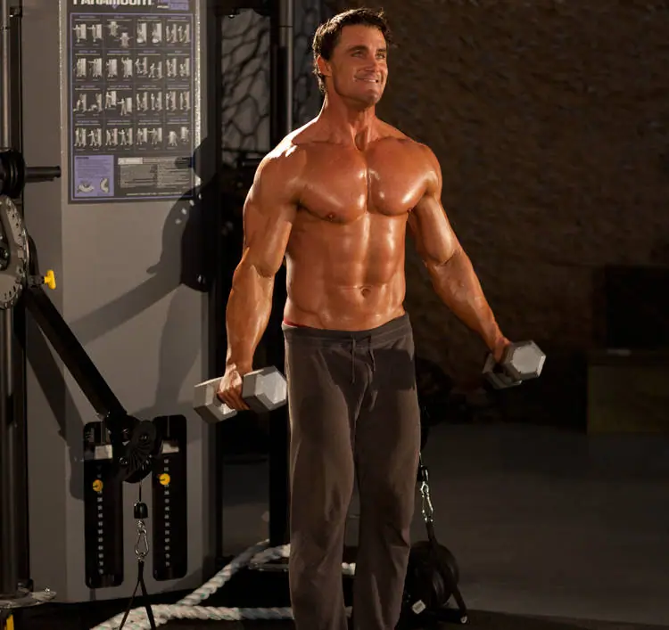 Side Laterals to Front Raise — posisi awal