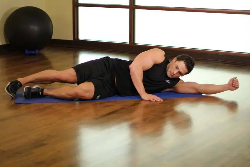 Side-Lying Floor Stretch — posisi awal