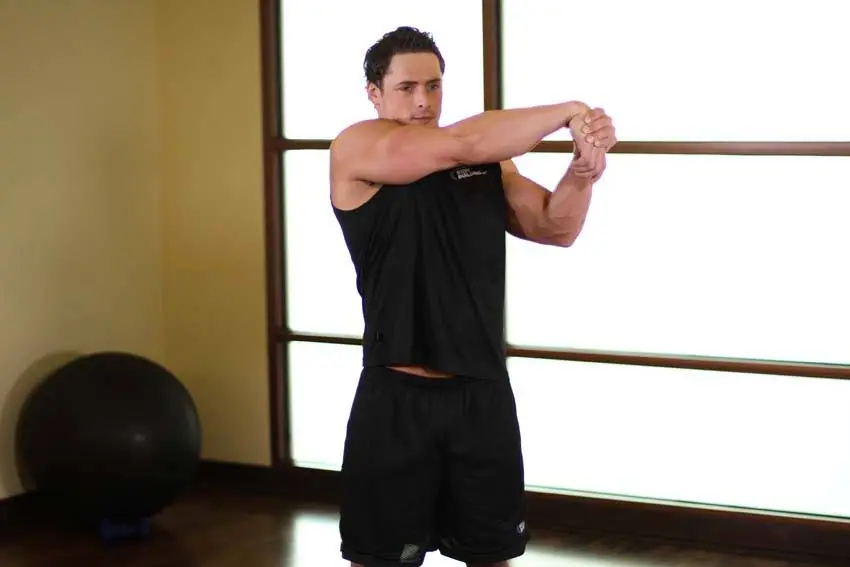 Side Wrist Pull — posisi akhir