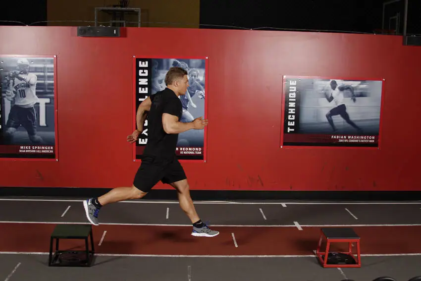 Single-Leg Stride Jump — posisi akhir