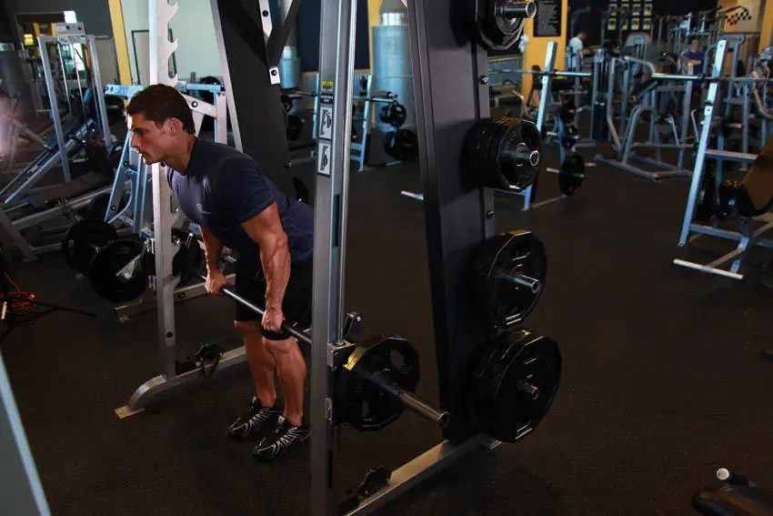 Smith Machine Bent Over Row — posisi awal