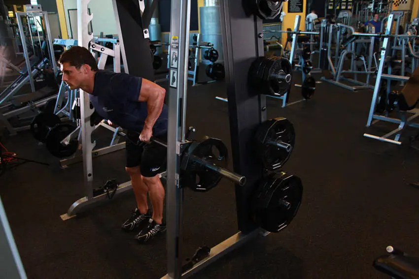 Smith Machine Bent Over Row — posisi akhir