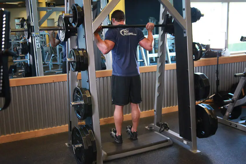 Smith Machine Reverse Calf Raises — posisi awal