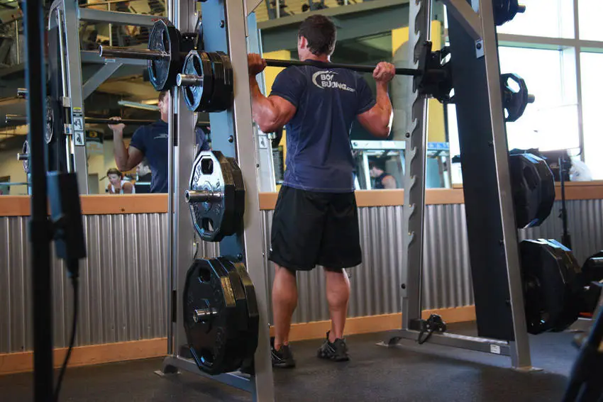 Smith Machine Squat — posisi akhir