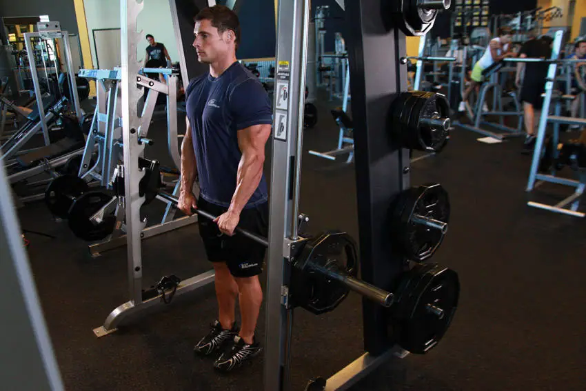 Smith Machine Upright Row — posisi awal