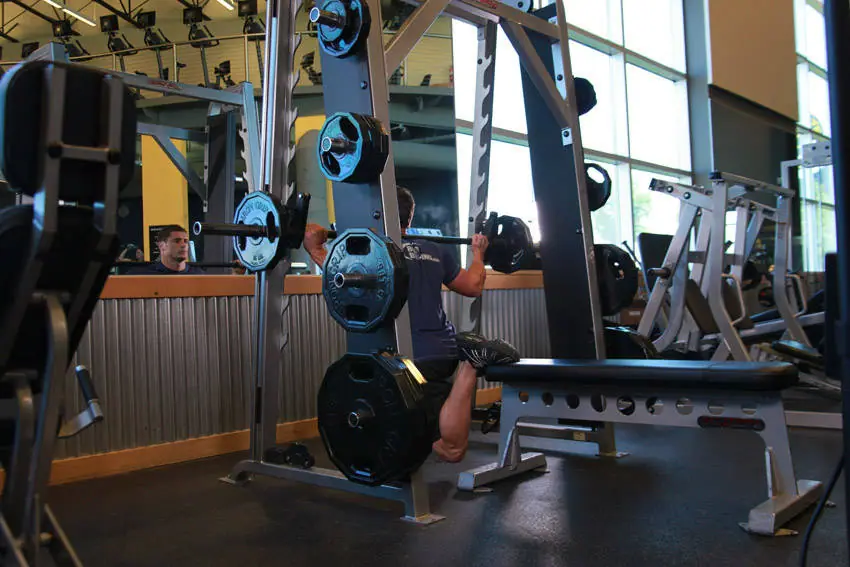 Smith Single-Leg Split Squat — posisi akhir
