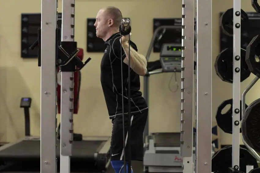 Squat with Bands — posisi awal