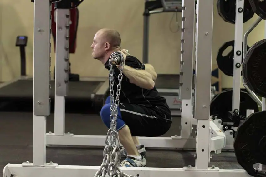 Squat with Chains — posisi akhir
