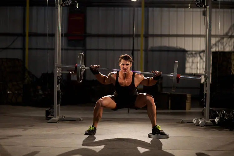 Squat with Plate Movers — posisi akhir