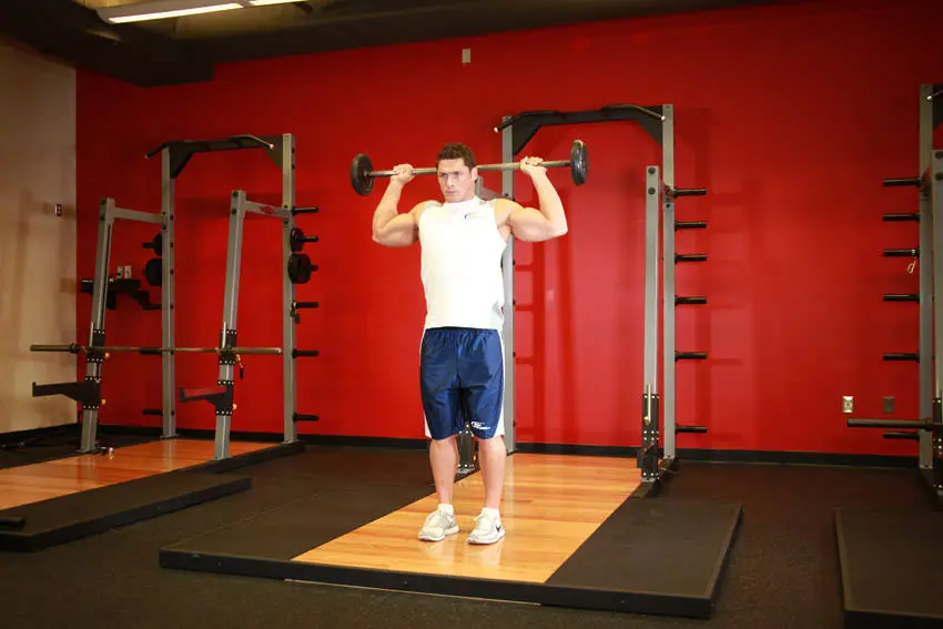 Standing Barbell Press Behind Neck — posisi awal