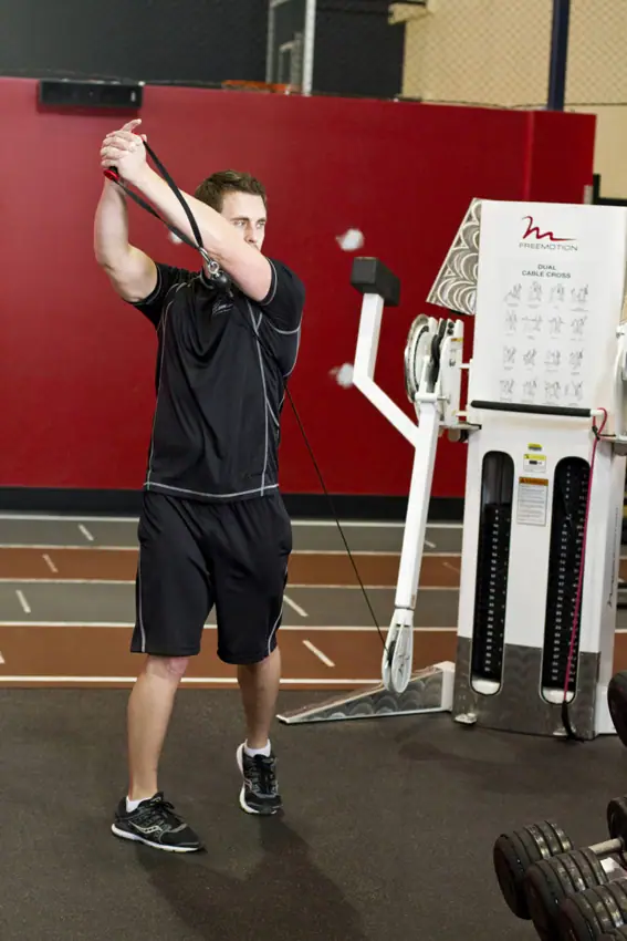 Standing Cable Lift — posisi akhir