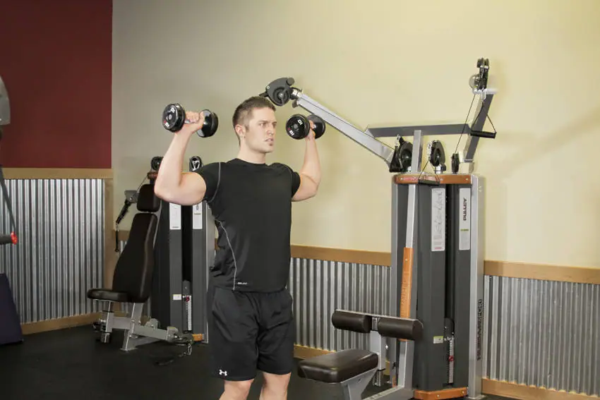 Standing Dumbbell Press — posisi awal