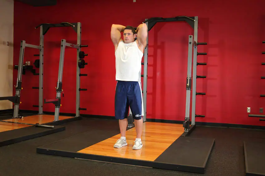 Standing Dumbbell Triceps Extension — posisi akhir