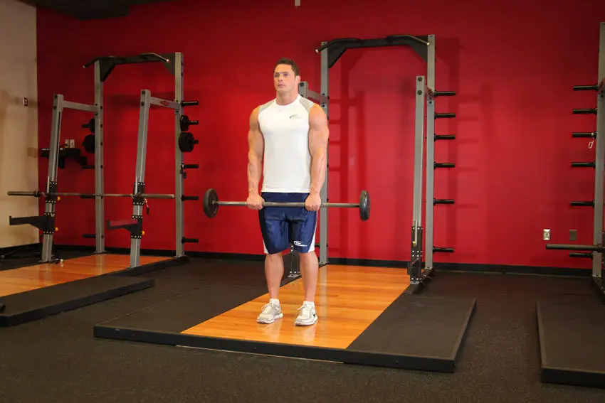 Standing Front Barbell Raise Over Head — posisi awal