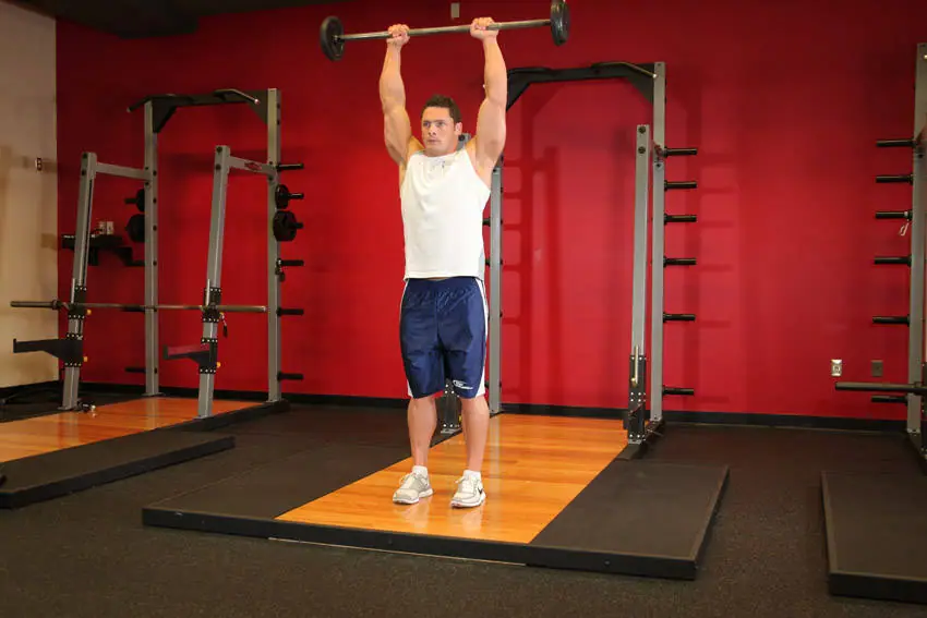 Standing Front Barbell Raise Over Head — posisi akhir