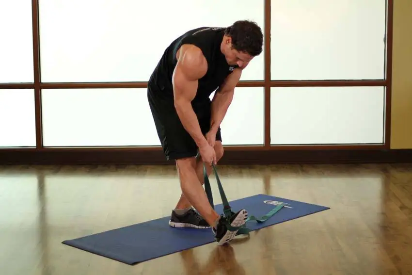 Standing Hamstring and Calf Stretch — posisi awal