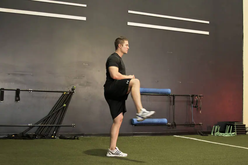 Standing Hip Circles — posisi akhir