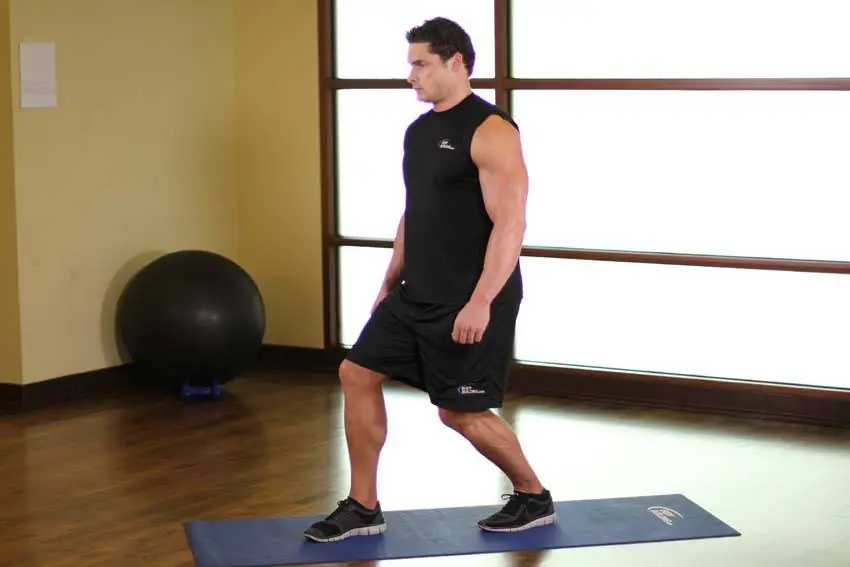 Standing Hip Flexors — posisi awal