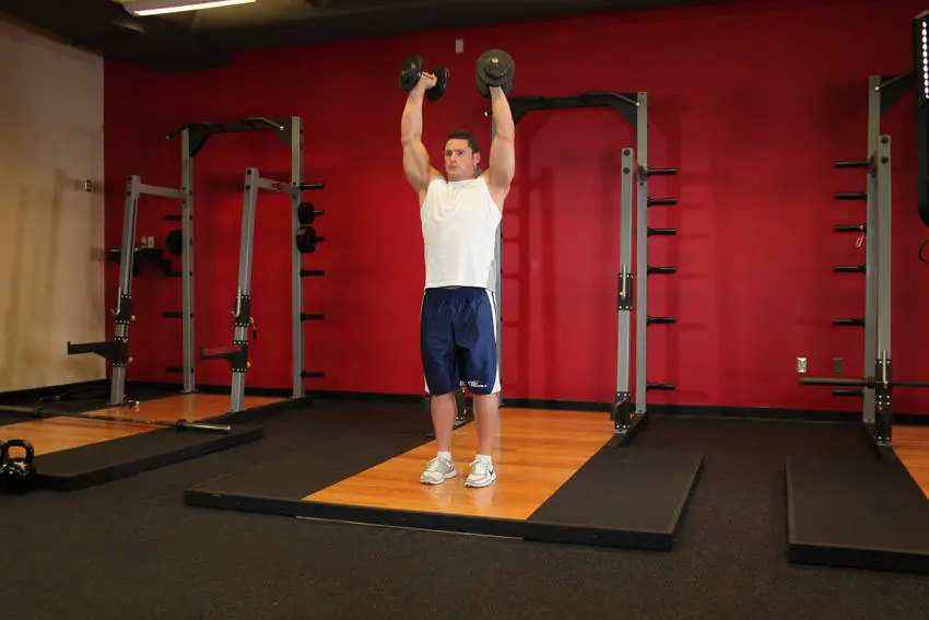 Standing Palms-In Dumbbell Press — posisi awal