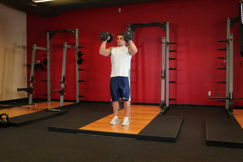 Standing Palms-In Dumbbell Press — posisi akhir