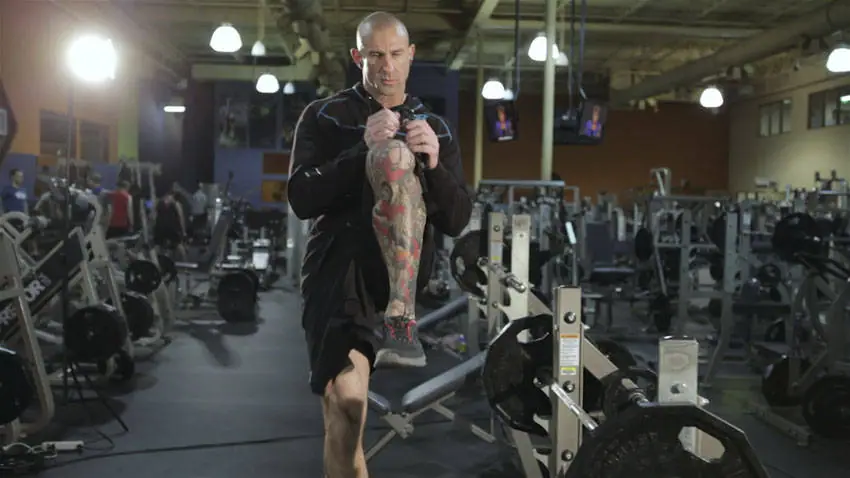 Step-up with Knee Raise — posisi akhir
