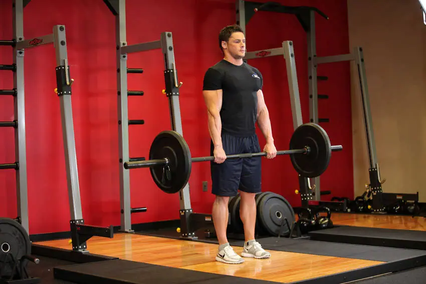 Stiff-Legged Barbell Deadlift — posisi akhir