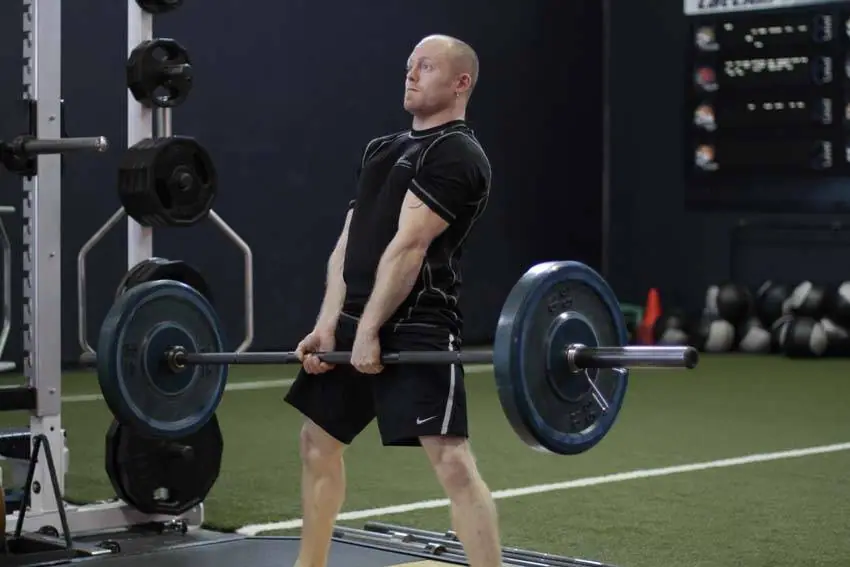 Sumo Deadlift — posisi akhir