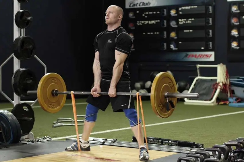 Sumo Deadlift with Bands — posisi akhir