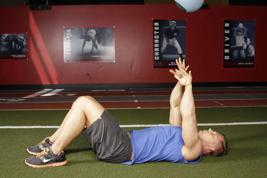 Supine Chest Throw — posisi akhir