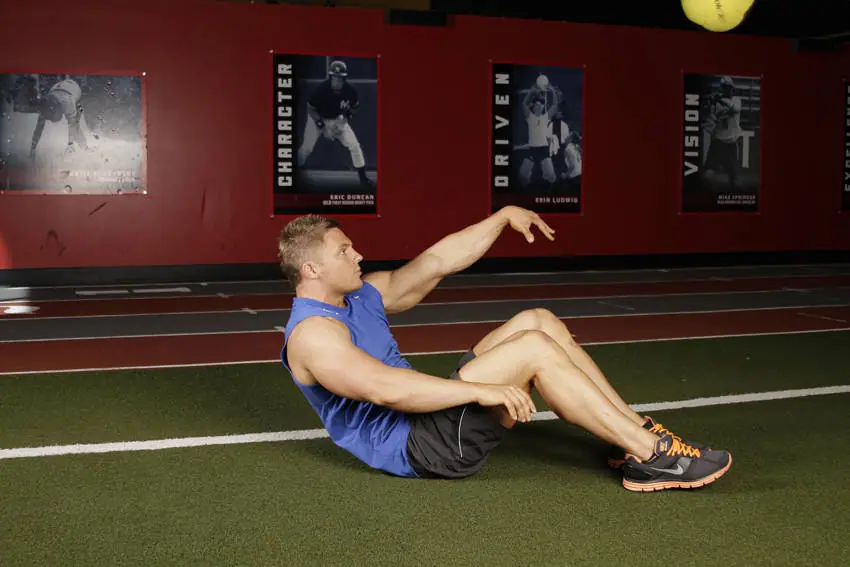 Supine One-Arm Overhead Throw — posisi akhir