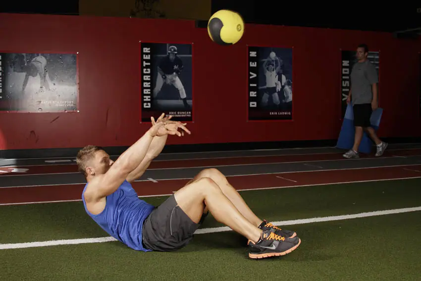 Supine Two-Arm Overhead Throw — posisi akhir