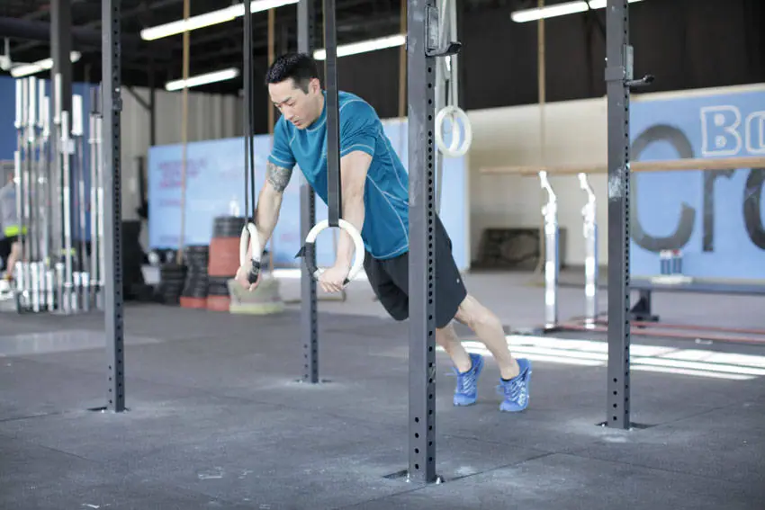 Suspended Push-Up — posisi akhir