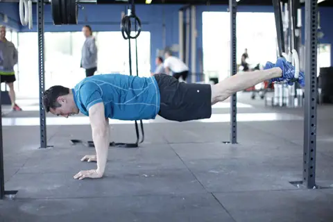 Suspended Reverse Crunch