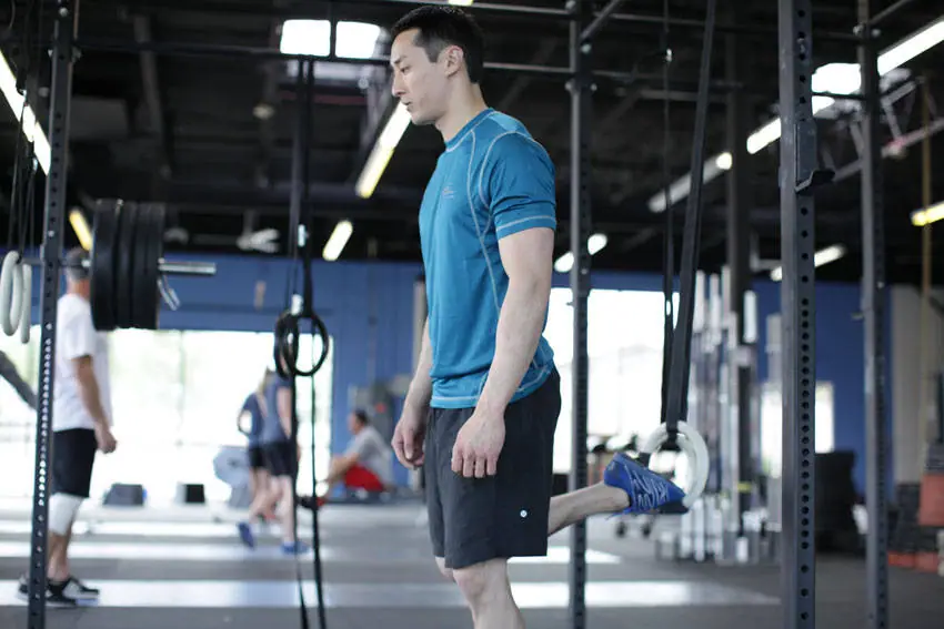 Suspended Split Squat — posisi awal