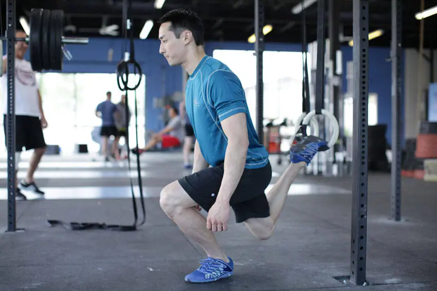 Suspended Split Squat — posisi akhir