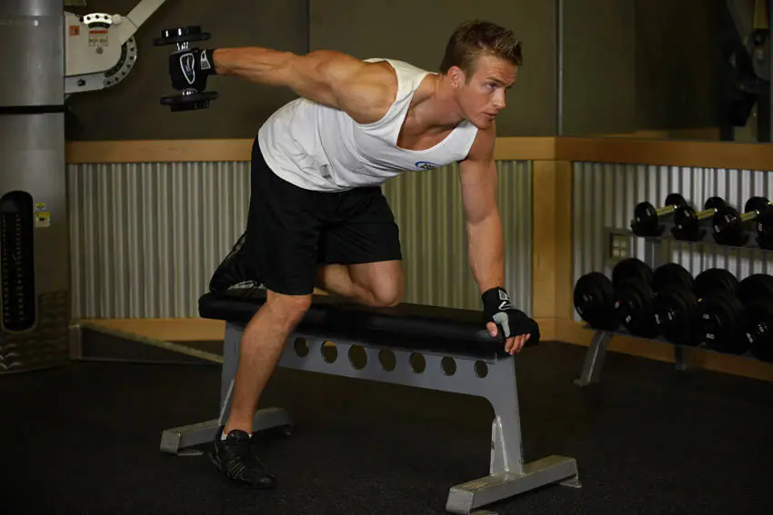 Tricep Dumbbell Kickback — posisi awal