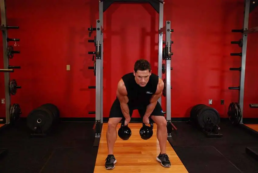 Two-Arm Kettlebell Clean — posisi awal