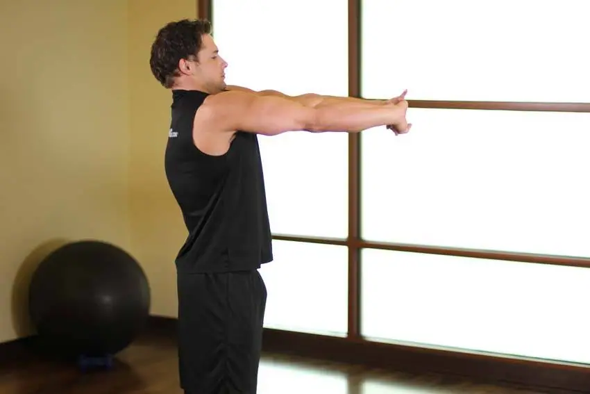 Upper Back Stretch — posisi akhir